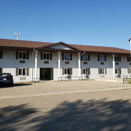 Tower Inn Estevan Exterior foto