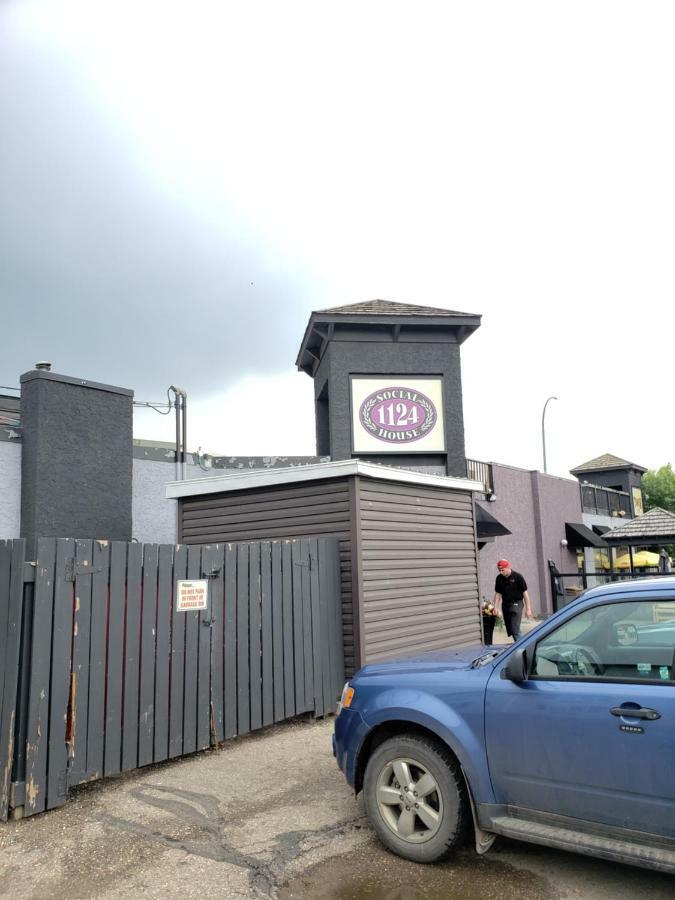 Tower Inn Estevan Exterior foto